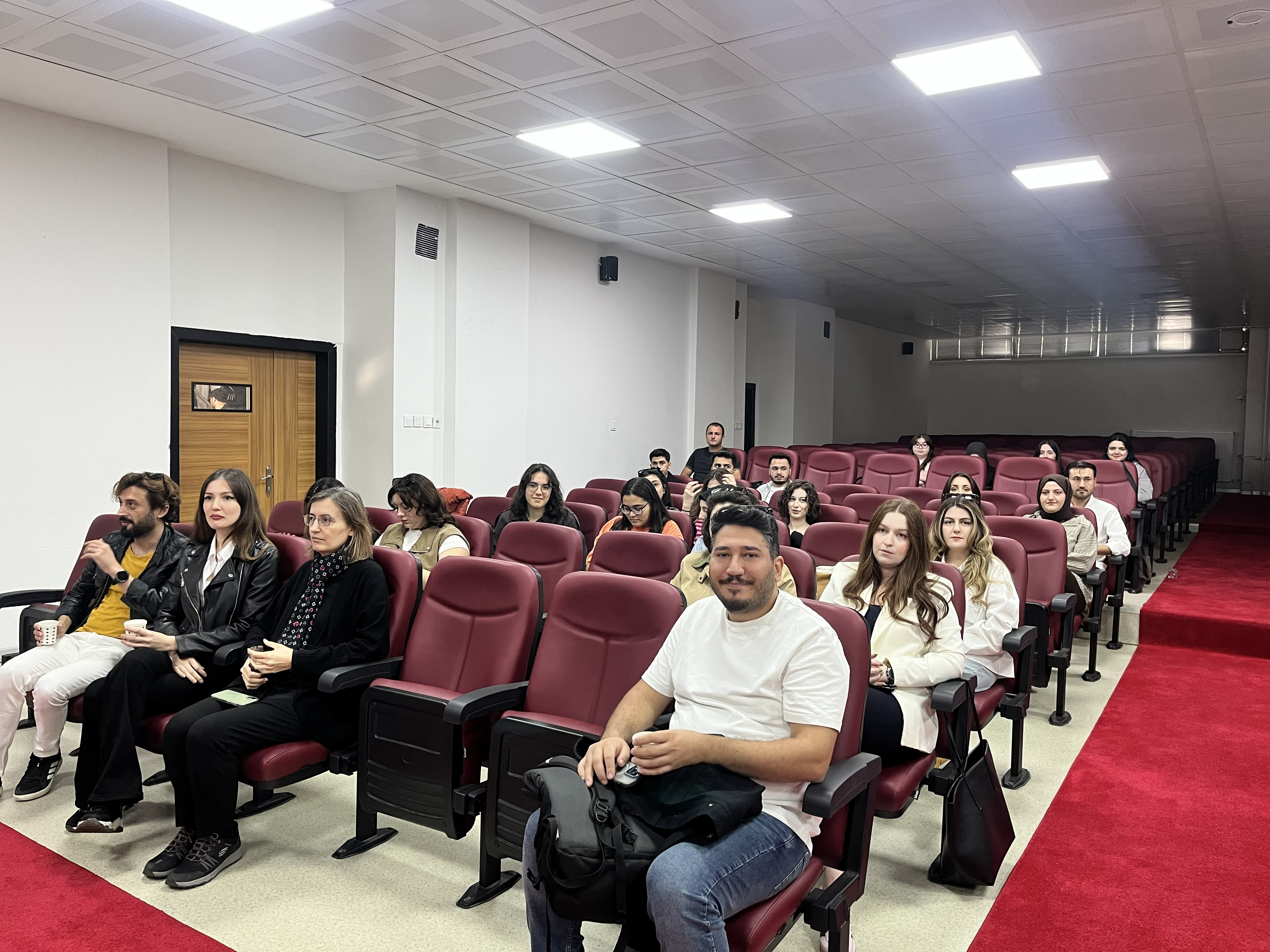 Ekonometri Mezunları Öğrencilerle Buluştu